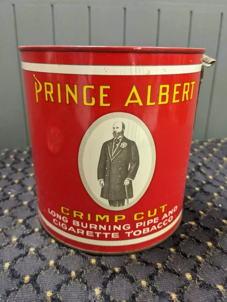 A cylinder holding pipe tobacco